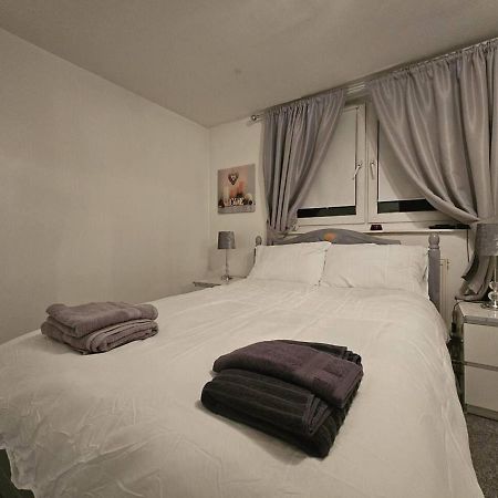 Stunning 1-Bed Apartment In Londen Buitenkant foto